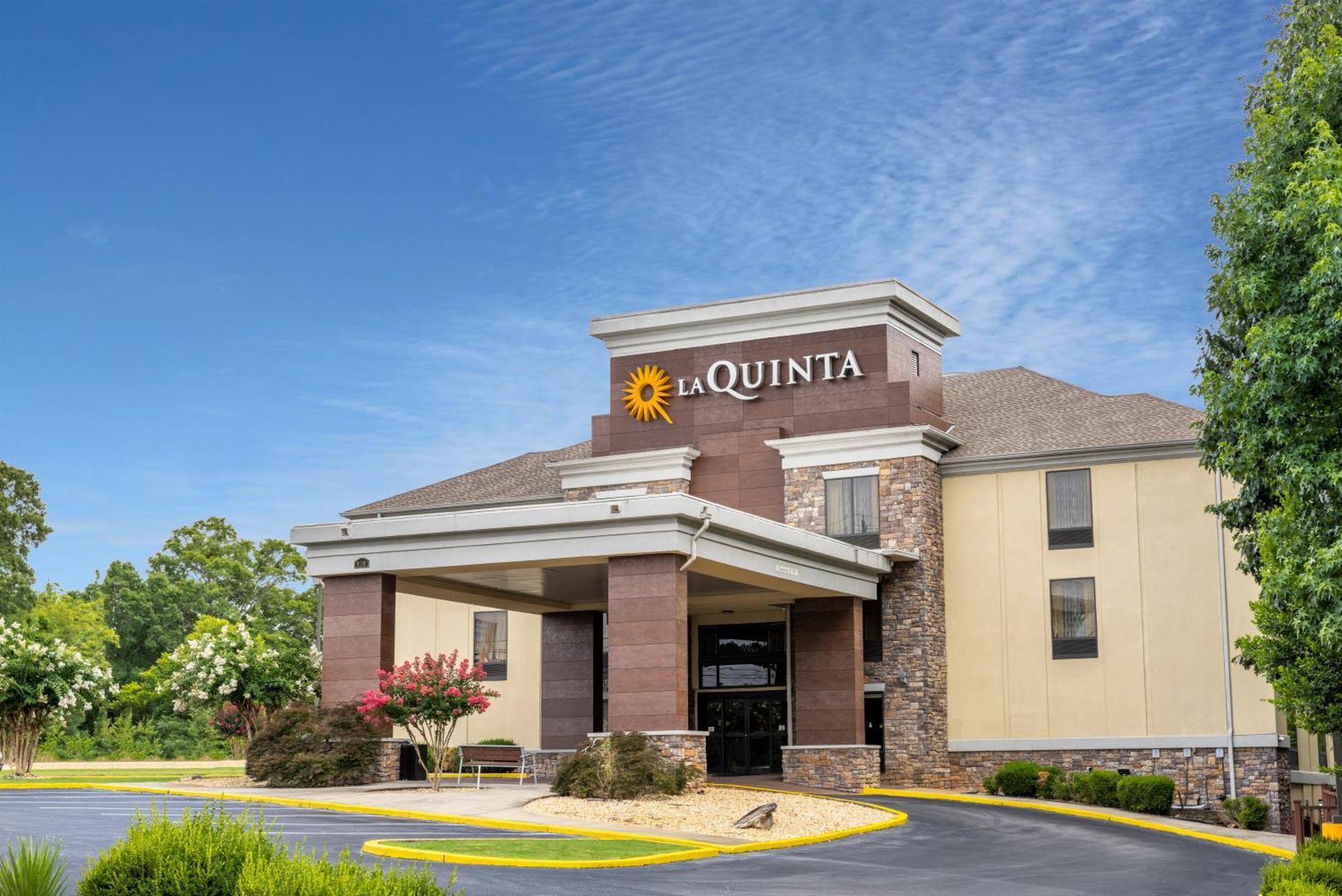 La Quinta By Wyndham Covington Hotel Exterior foto