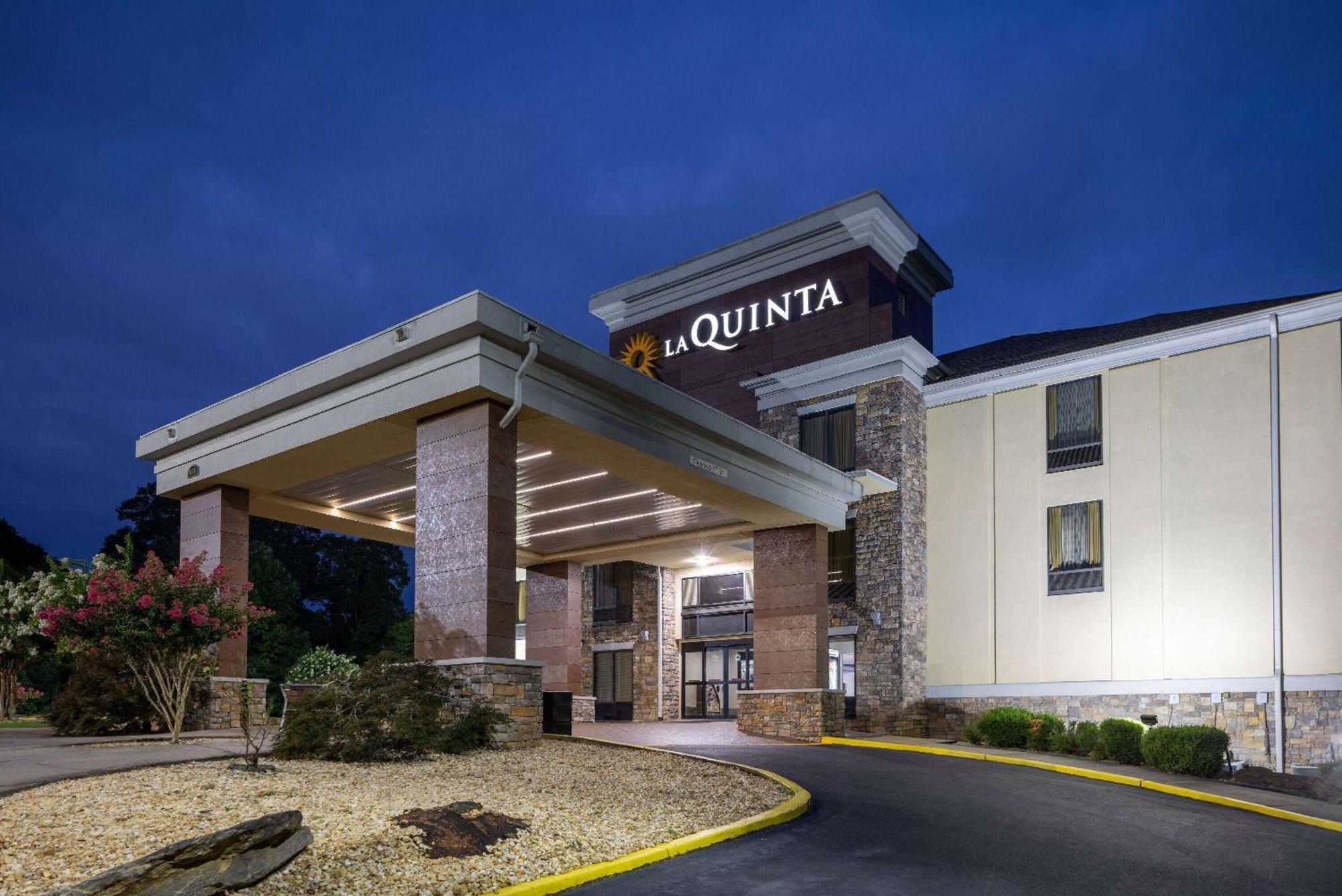 La Quinta By Wyndham Covington Hotel Exterior foto